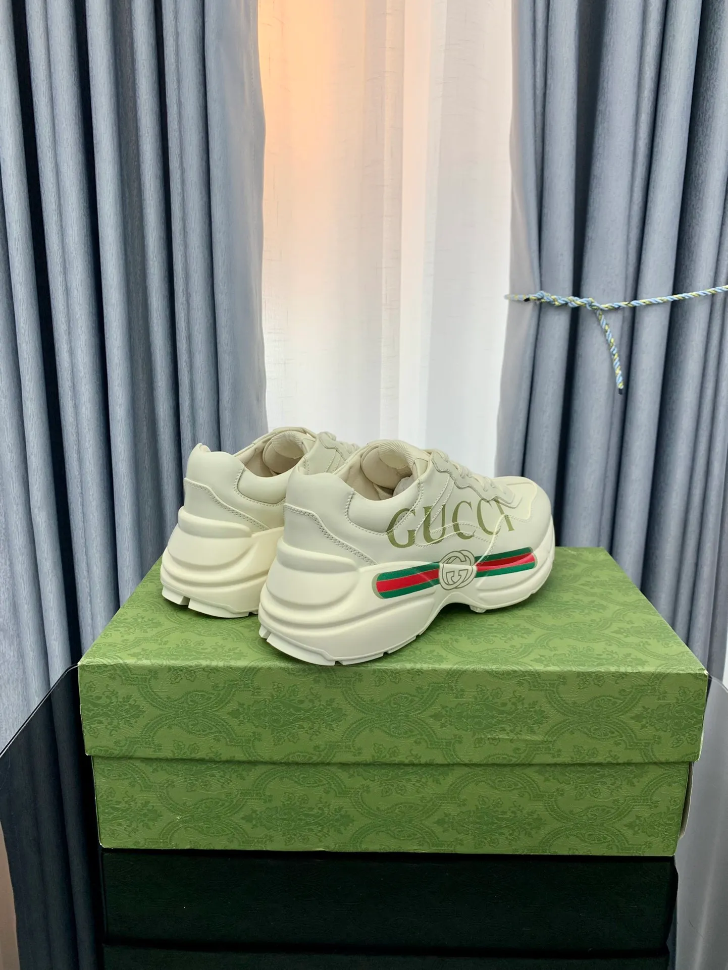 👟👟Ex-factory price 480👟👟 Women's shoes, women's clothing, Gucci dad shoes for couples, distressed leather horn-shaped retro jogging shoes. The Balenciaga grandpa trend has subsided and ushered in GUCCI dad shoes, the trend leader in the fashion industry. Original shoe mold opening, original last from Italian handmade foundry! [Gucci original dad shoes] Original surface: imported calfskin! Lining: Grade A hybrid lambskin! Outsole: The highest restoration sole T👟👟Ex-factory price U material plus wear-resistant foam (anti-wear cushioning) ivory leather processed with distressed effect The sole is 5cm high! The comfort level is excellent, killing all high-end versions on the market! Original logo outsole! 👣Size: Women’s size 35-40. Men's size 38-45. Women's heel with 🈚️logo! Men's heel with 🈶️logo!
